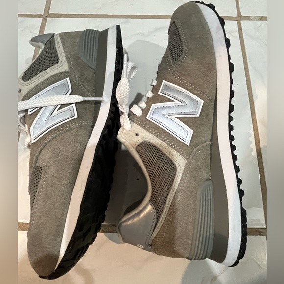 New Balance 574 Sneakers. - Picture 9 of 11